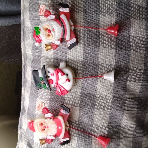 Pins,Christmas 3 pin set, pull bell  and parts move, very cute set. - Picture 7 of 7
